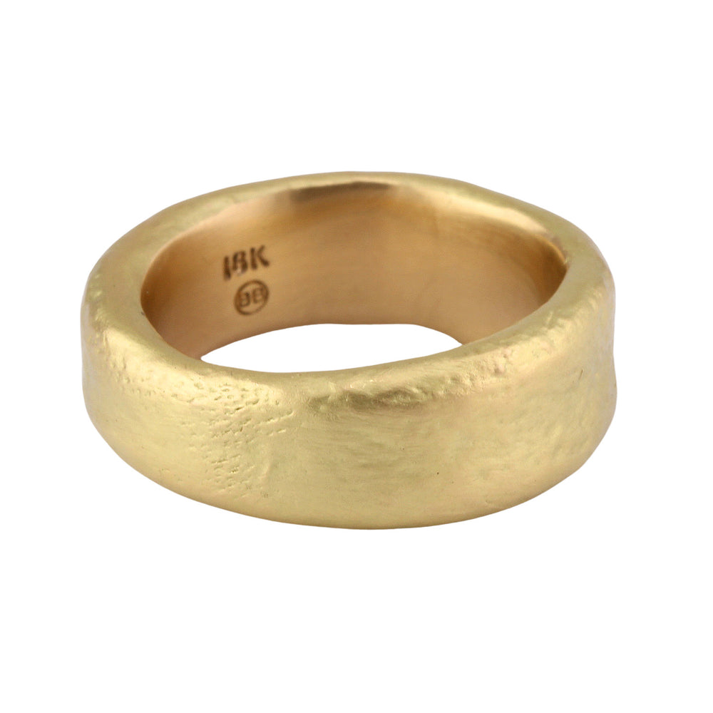 Front-facing view of Perry band by Betsy Barron Jewellery in 18k Yellow Gold