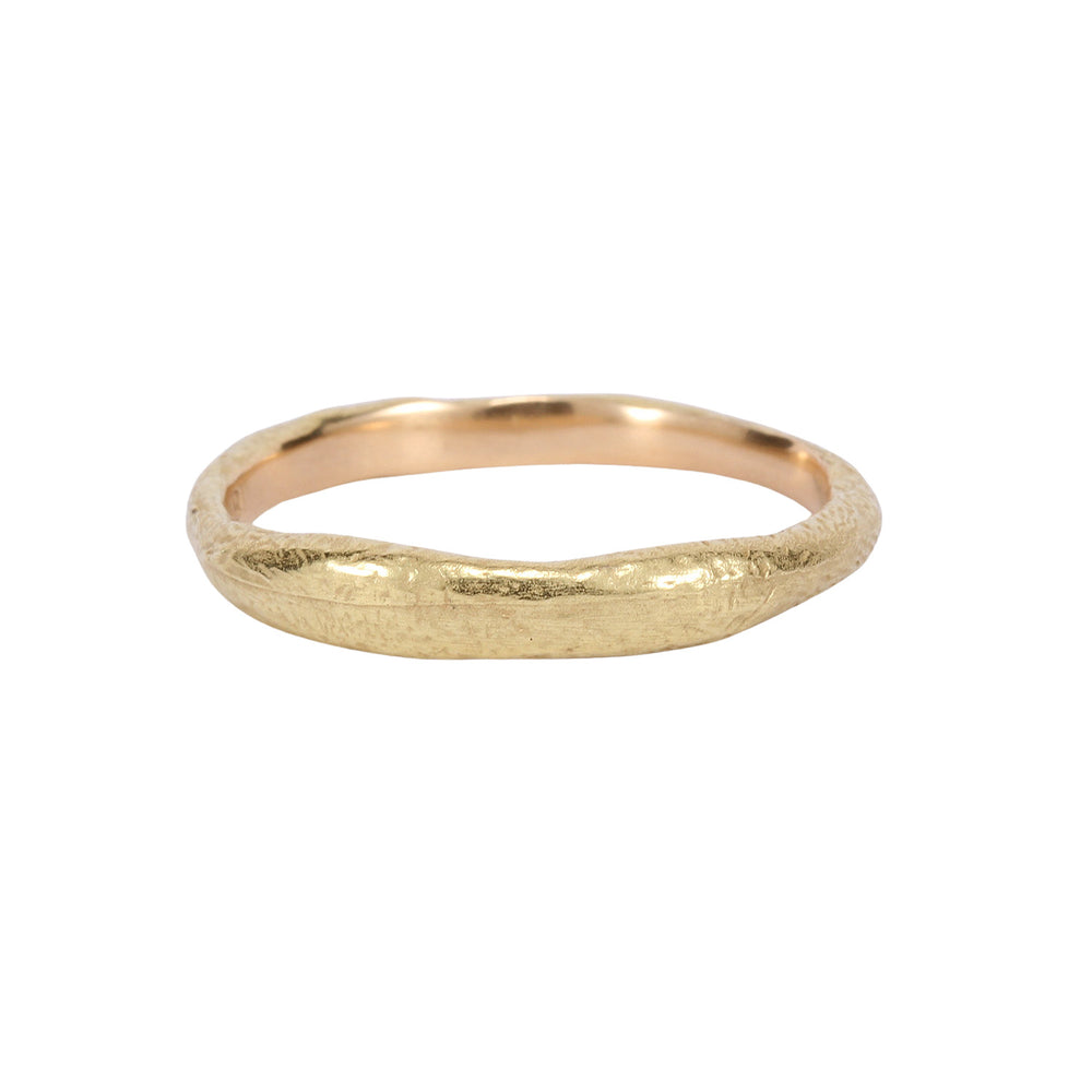 Front-facing view of Charlie band in 18k yellow gold, by Betsy Barron