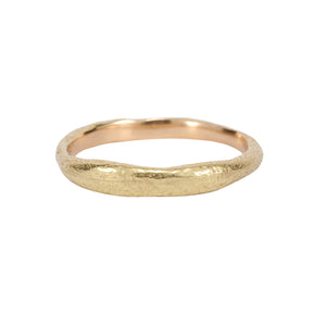 Front-facing view of Charlie band in 18k yellow gold, by Betsy Barron