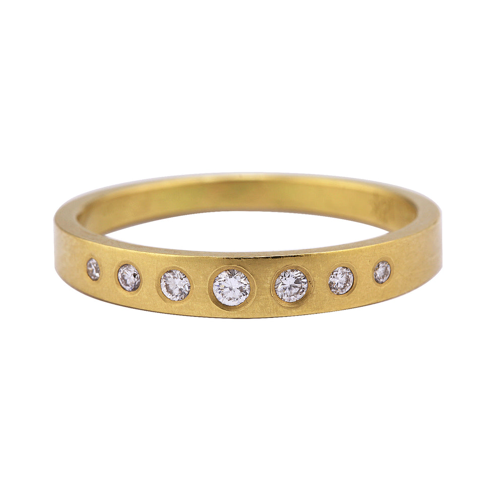 
            
                Load image into Gallery viewer, Front view of Tapered Diamond Band by Lola Brooks
            
        