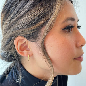 
            
                Load image into Gallery viewer, Side view of model wearing Jan Hoop in 18ky gold by Betsy Barron in right ear.
            
        